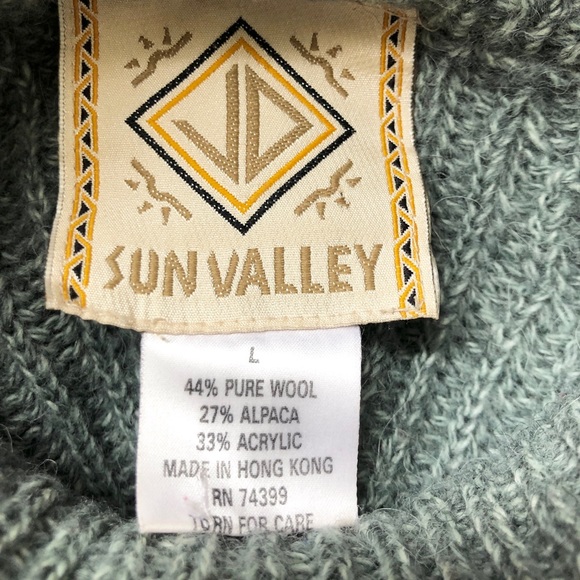 ! SOLD ! Vintage Turquoise Wool Turtleneck Sweater - Picture 5 of 7